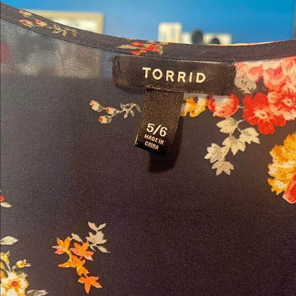 Torrid Duster Cardigan Womens Size 5/6 Blue Floral Open Front Sheer Kimono Hi-Lo - Picture 2 of 8